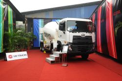 UD Trucks  Quester 8x4 Mixer Truck